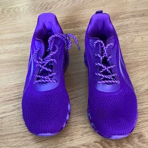 Nice Fashion sneakers.